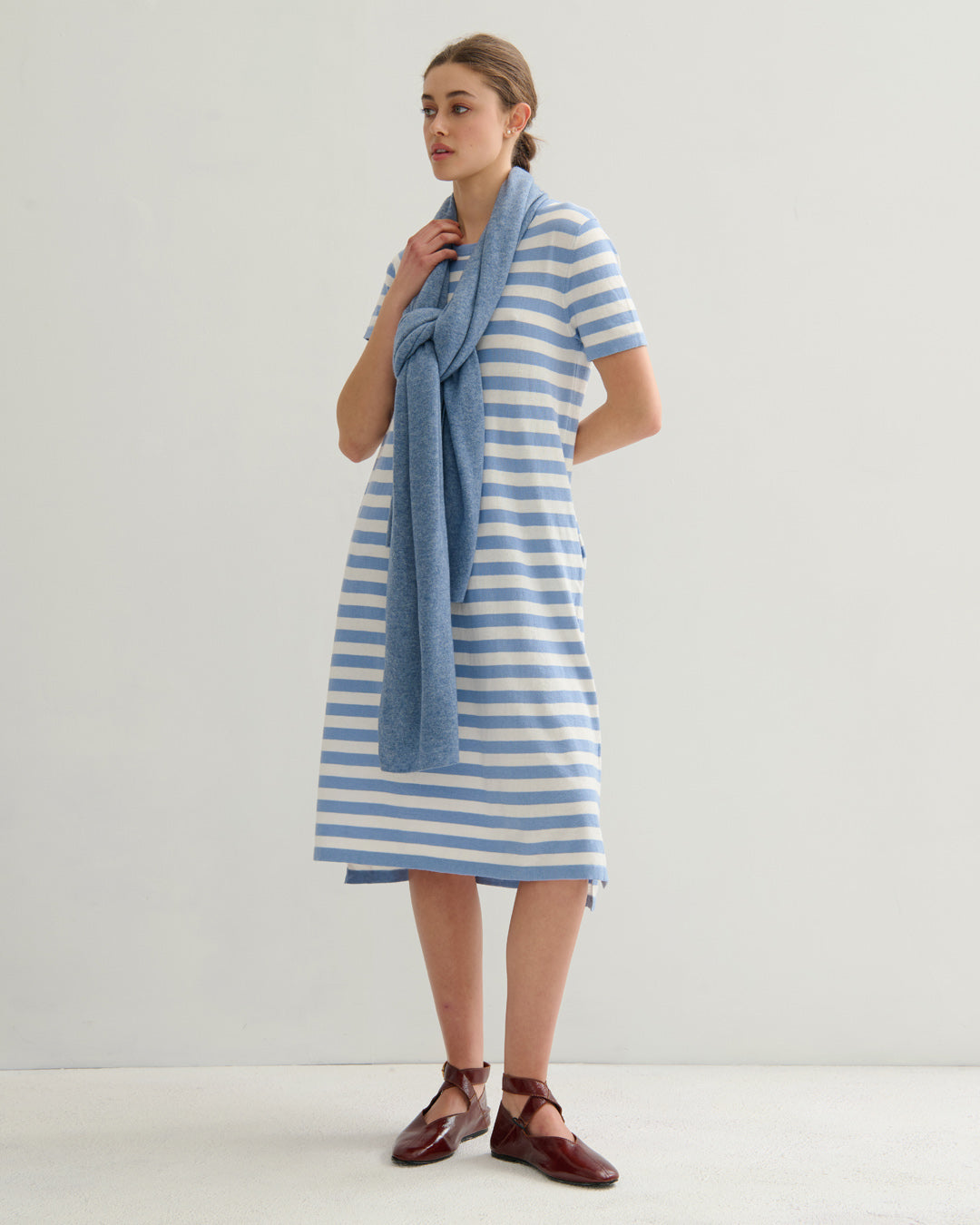 OVERSIZED CASHMERE TRAVEL WRAP - DENIM BLUE
