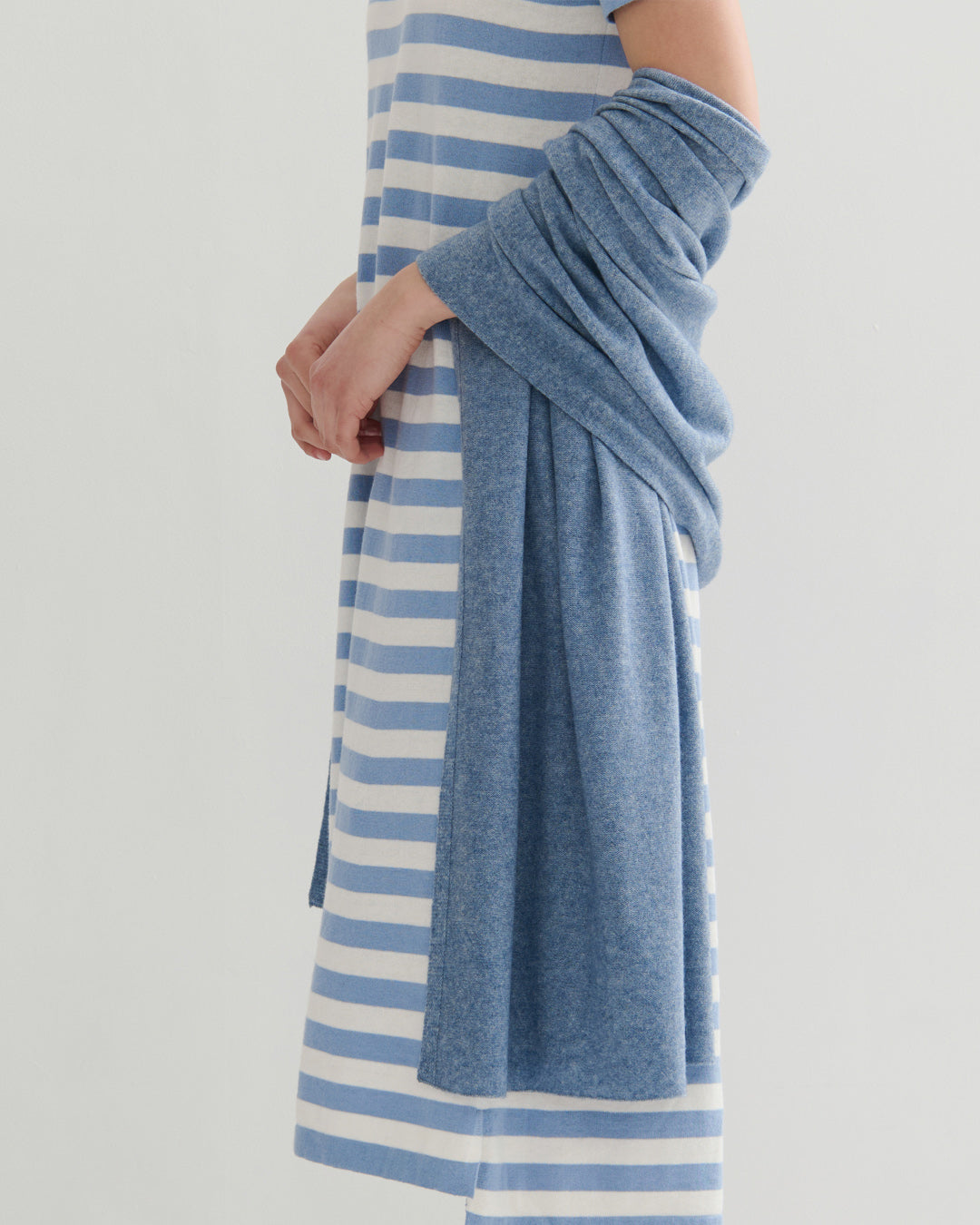 OVERSIZED CASHMERE TRAVEL WRAP - DENIM BLUE