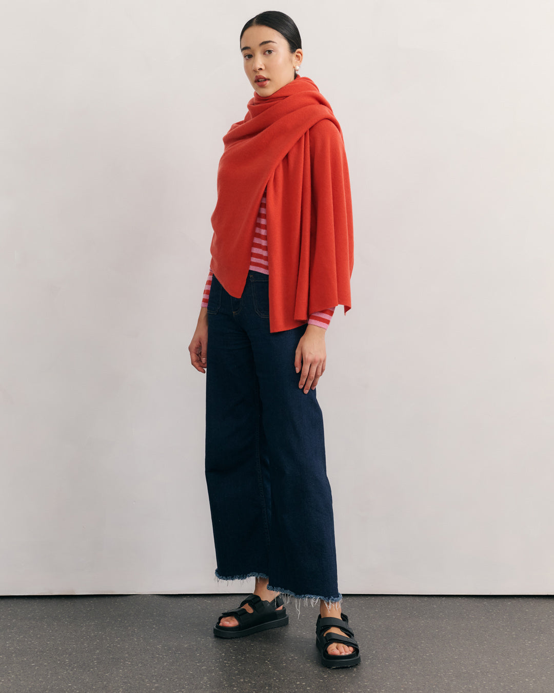 OVERSIZED CASHMERE TRAVEL WRAP - GERANIUM