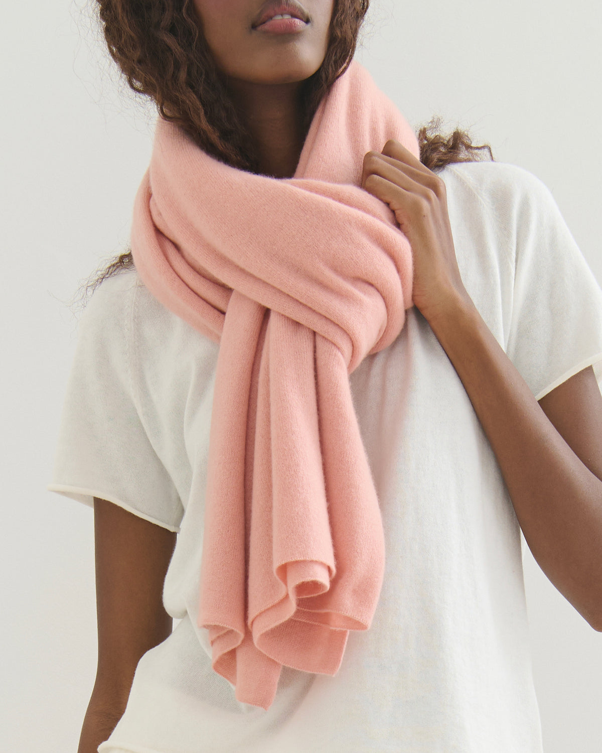 OVERSIZED CASHMERE TRAVEL WRAP - PEACH