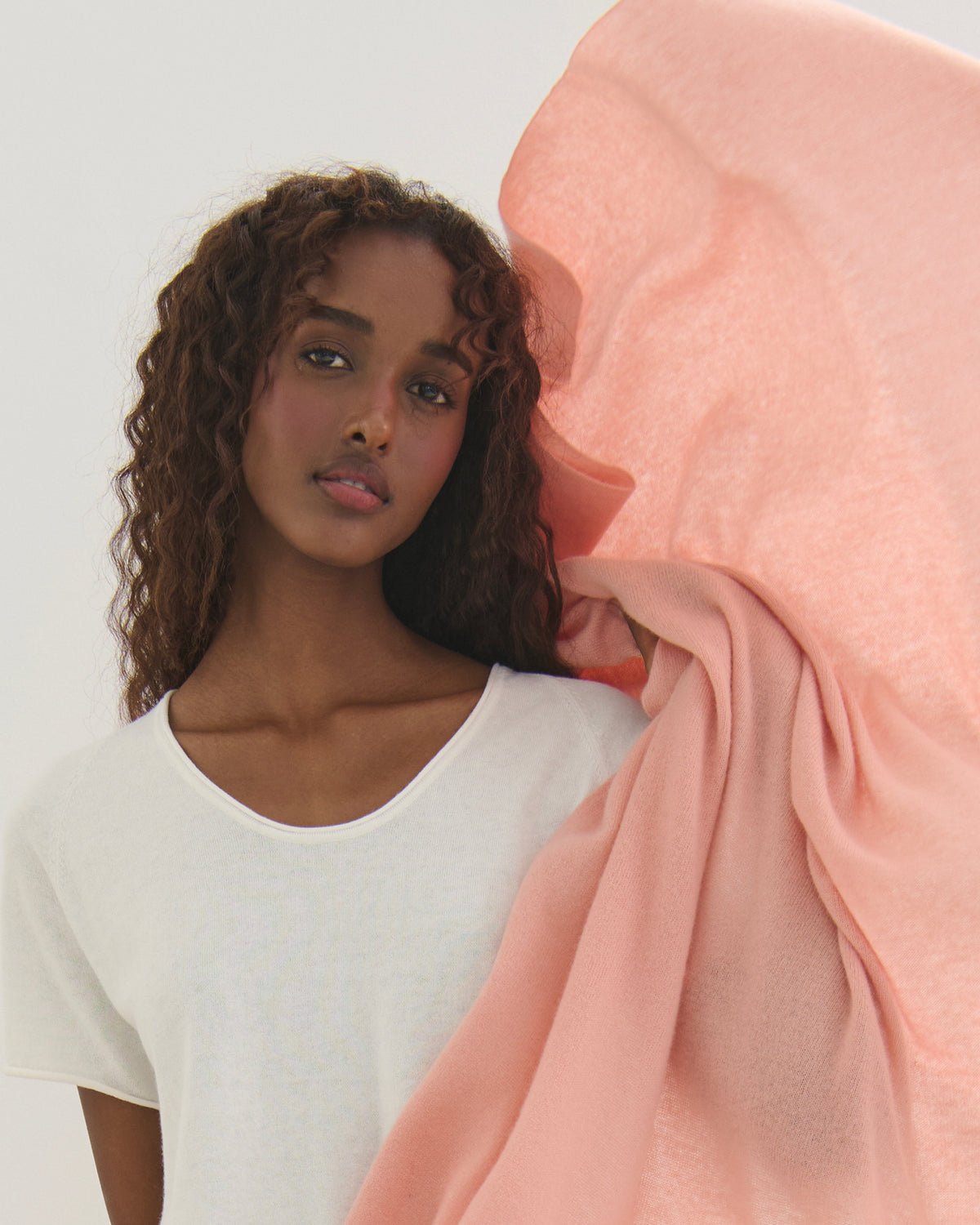 OVERSIZED CASHMERE TRAVEL WRAP - PEACH