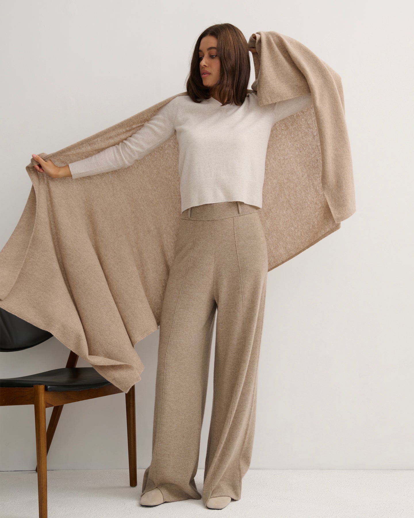 OVERSIZED CASHMERE TRAVEL WRAP - WHEAT