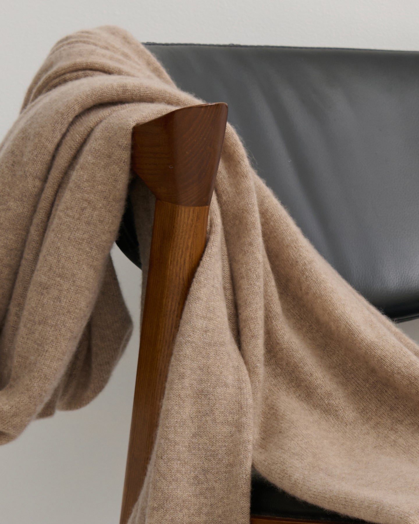 OVERSIZED CASHMERE TRAVEL WRAP - WHEAT