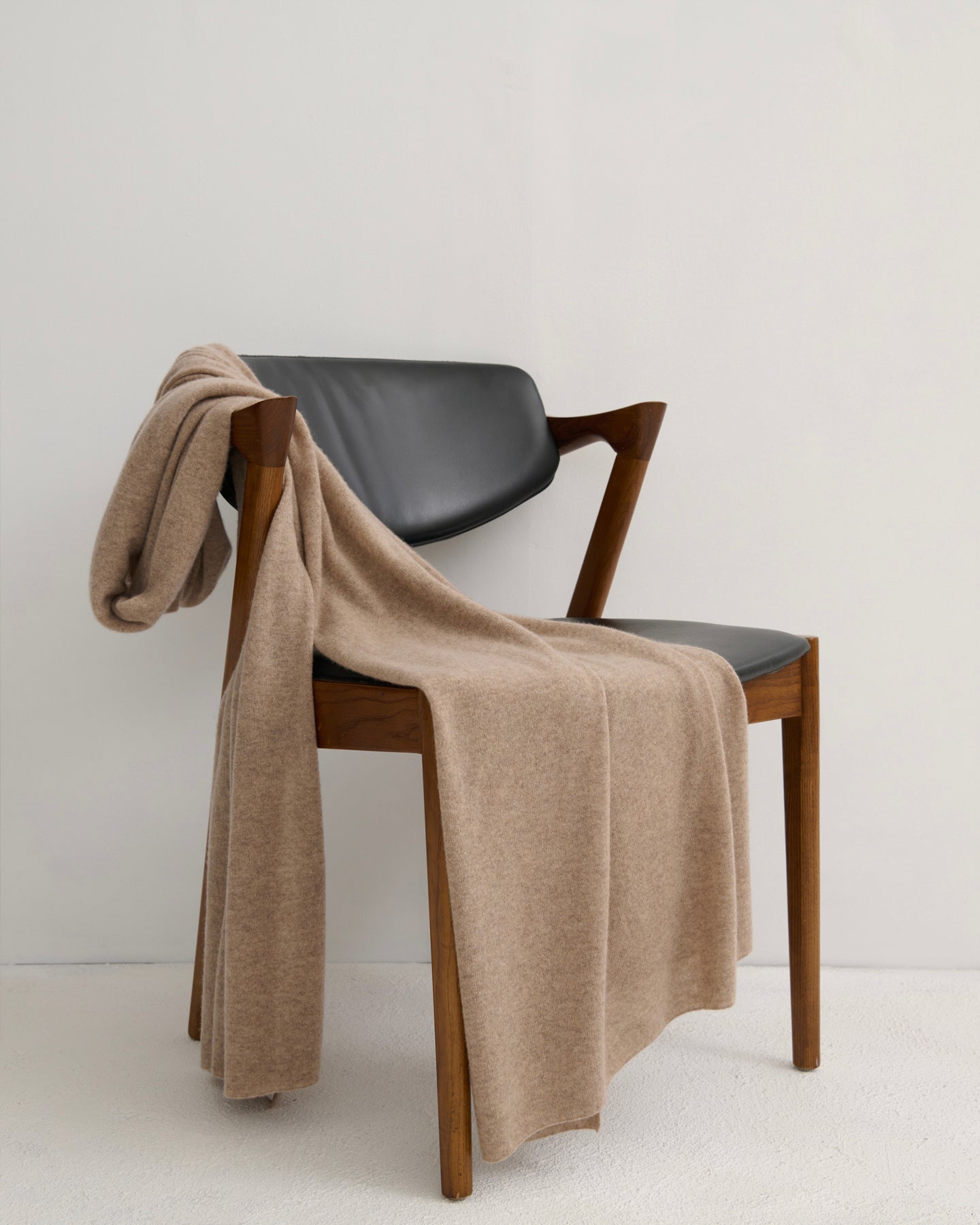 OVERSIZED CASHMERE TRAVEL WRAP - WHEAT