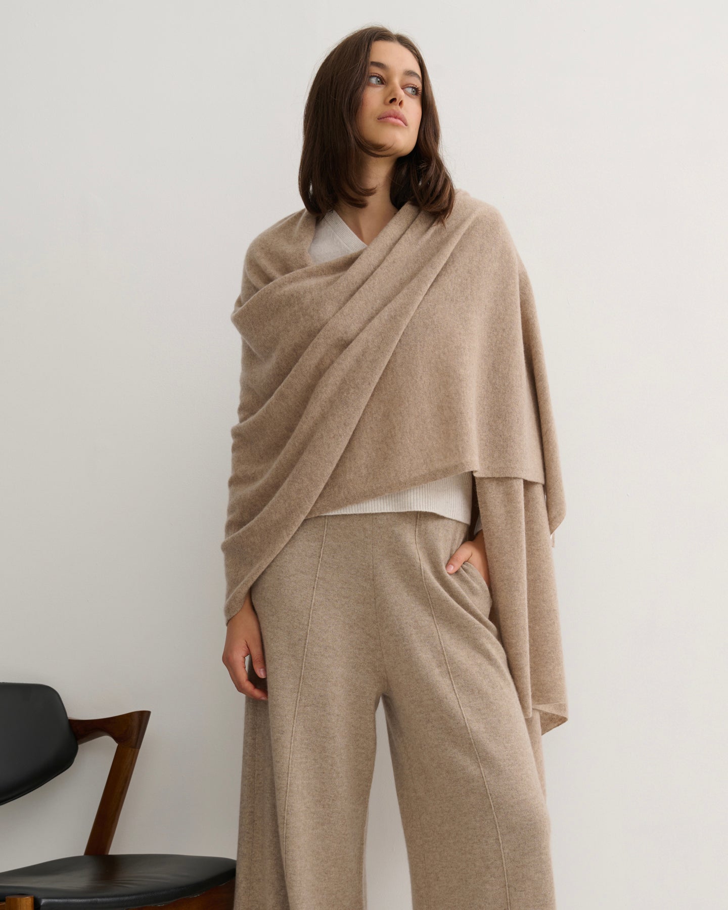 OVERSIZED CASHMERE TRAVEL WRAP - WHEAT