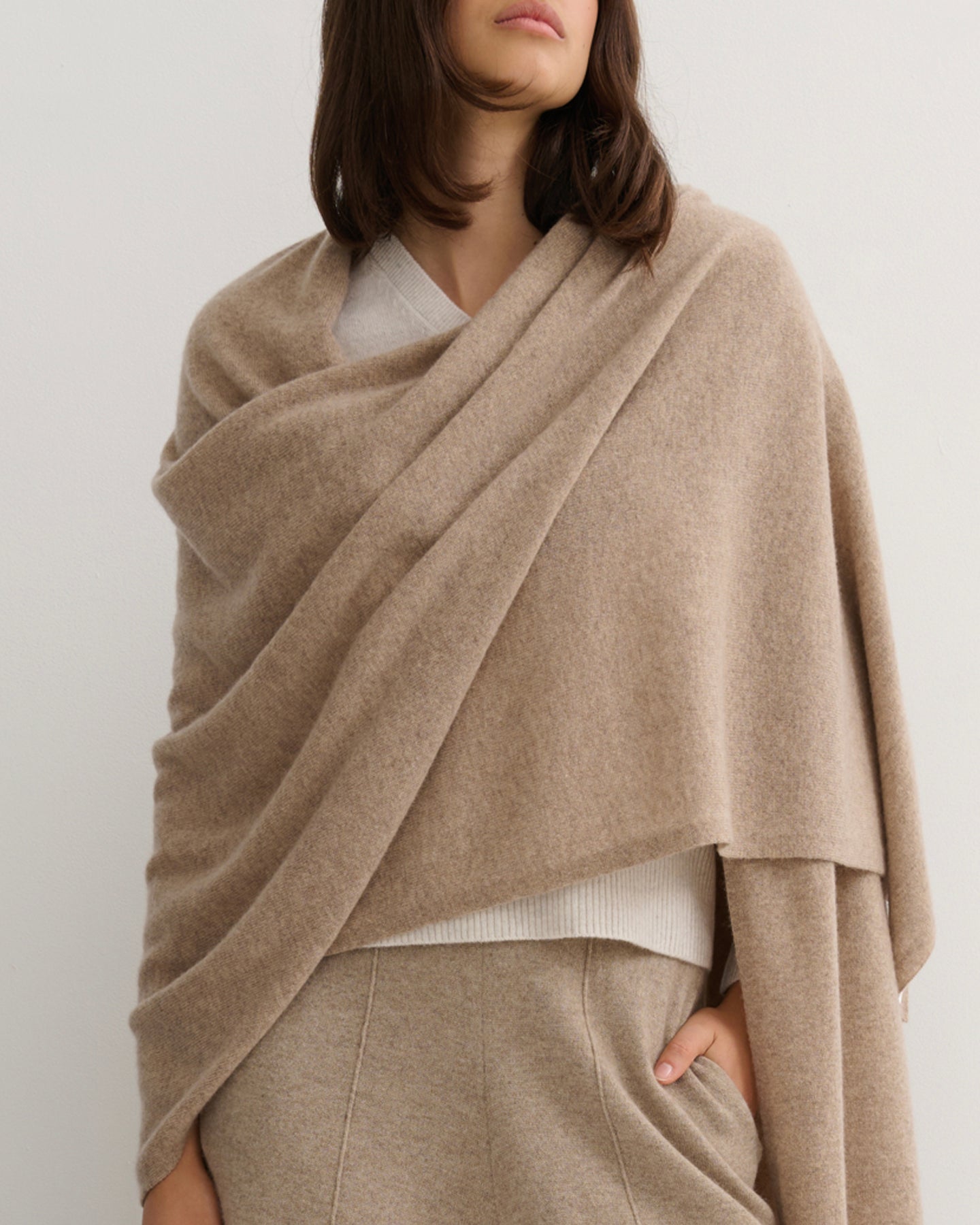 OVERSIZED CASHMERE TRAVEL WRAP - WHEAT