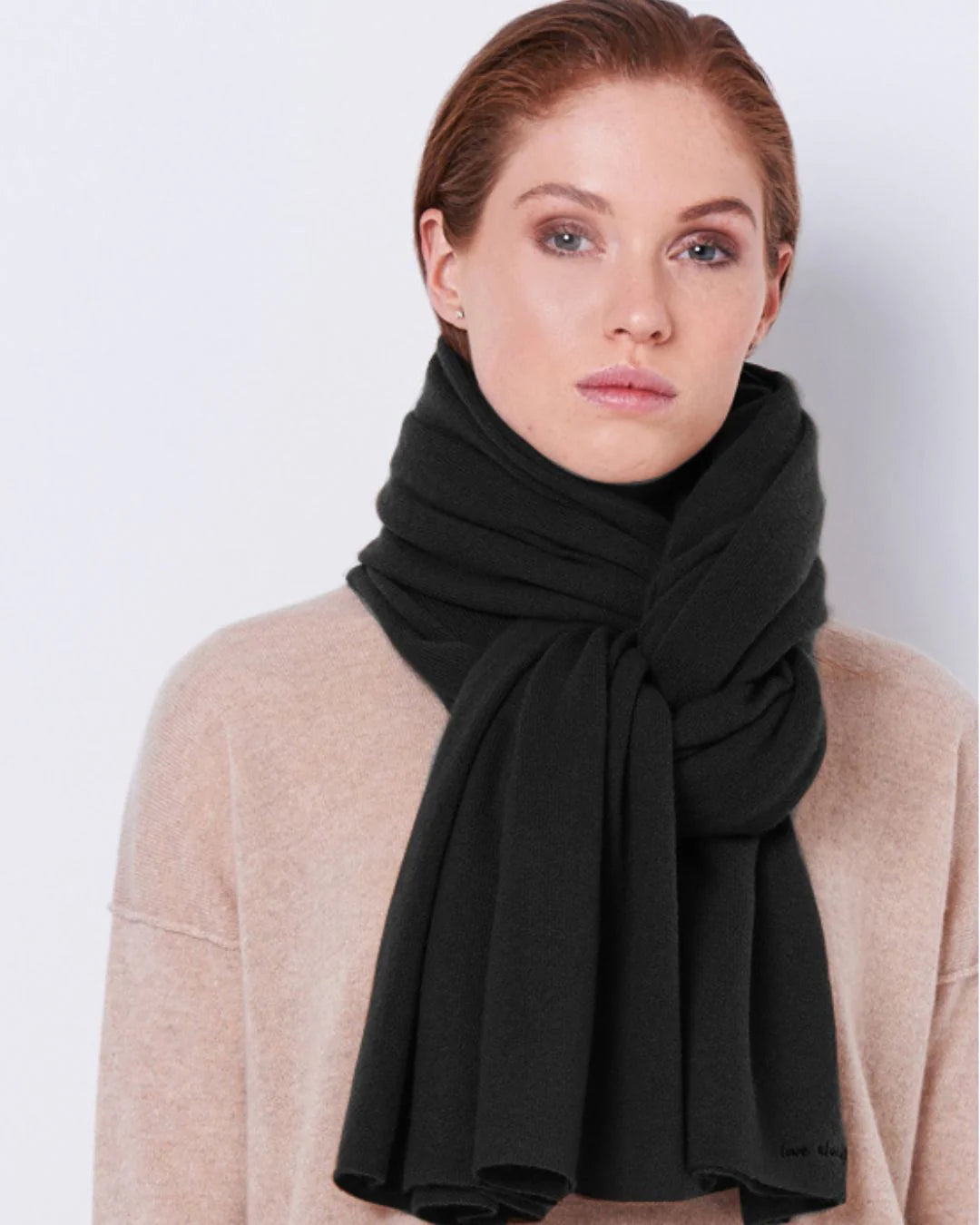 OVERSIZED CASHMERE TRAVEL WRAP - BLACK