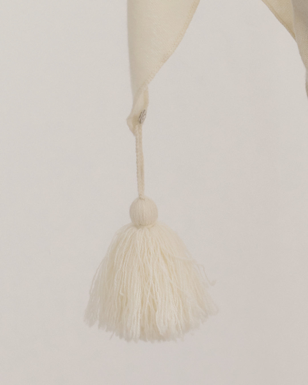 OVERSIZED CASHMERE TRIANGLE SHAW - CREAM RAW