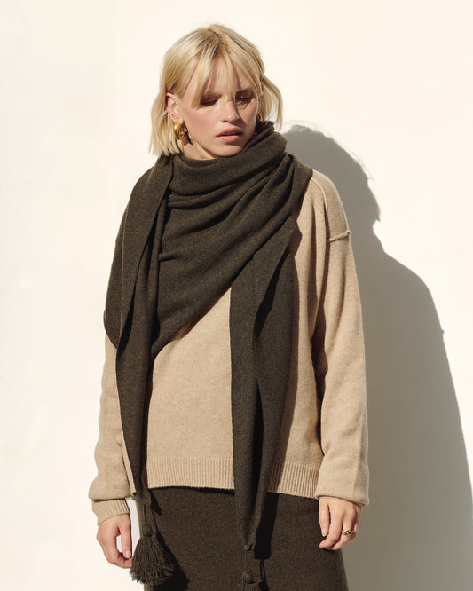 OVERSIZED CASHMERE TRIANGLE SHAW - MOSS GREEN
