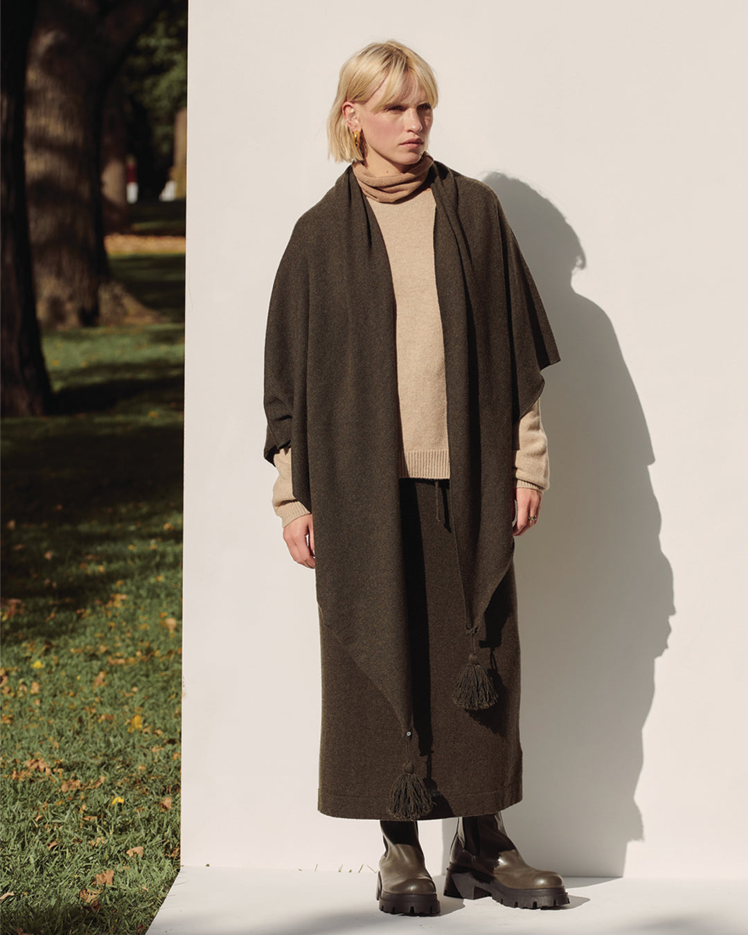 OVERSIZED CASHMERE TRIANGLE SHAW - MOSS GREEN