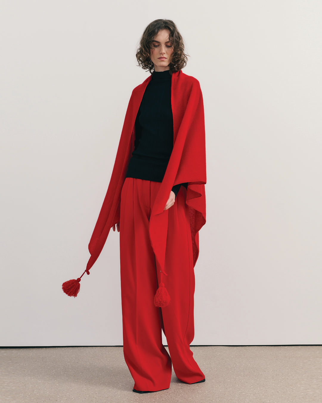 OVERSIZED CASHMERE TRIANGLE SHAW - SCARLET RED