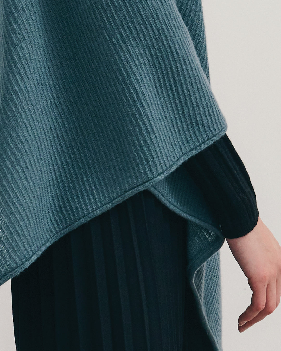 UTOPIA UTILITY PONCHO - BLUE MOUNTAIN