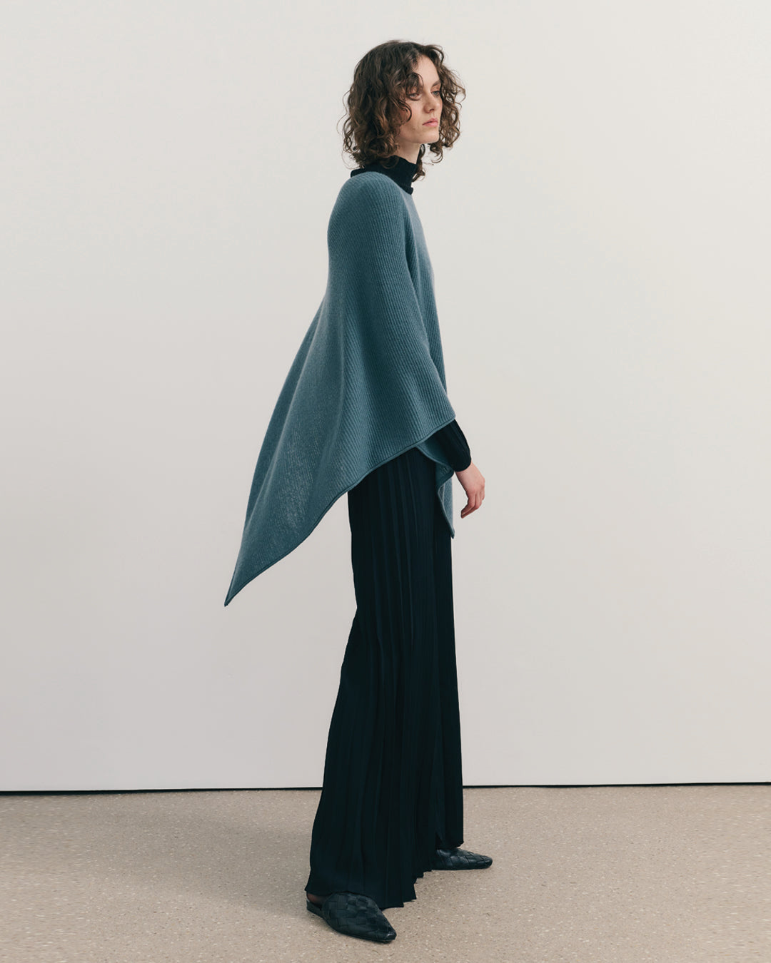 UTOPIA UTILITY PONCHO - BLUE MOUNTAIN