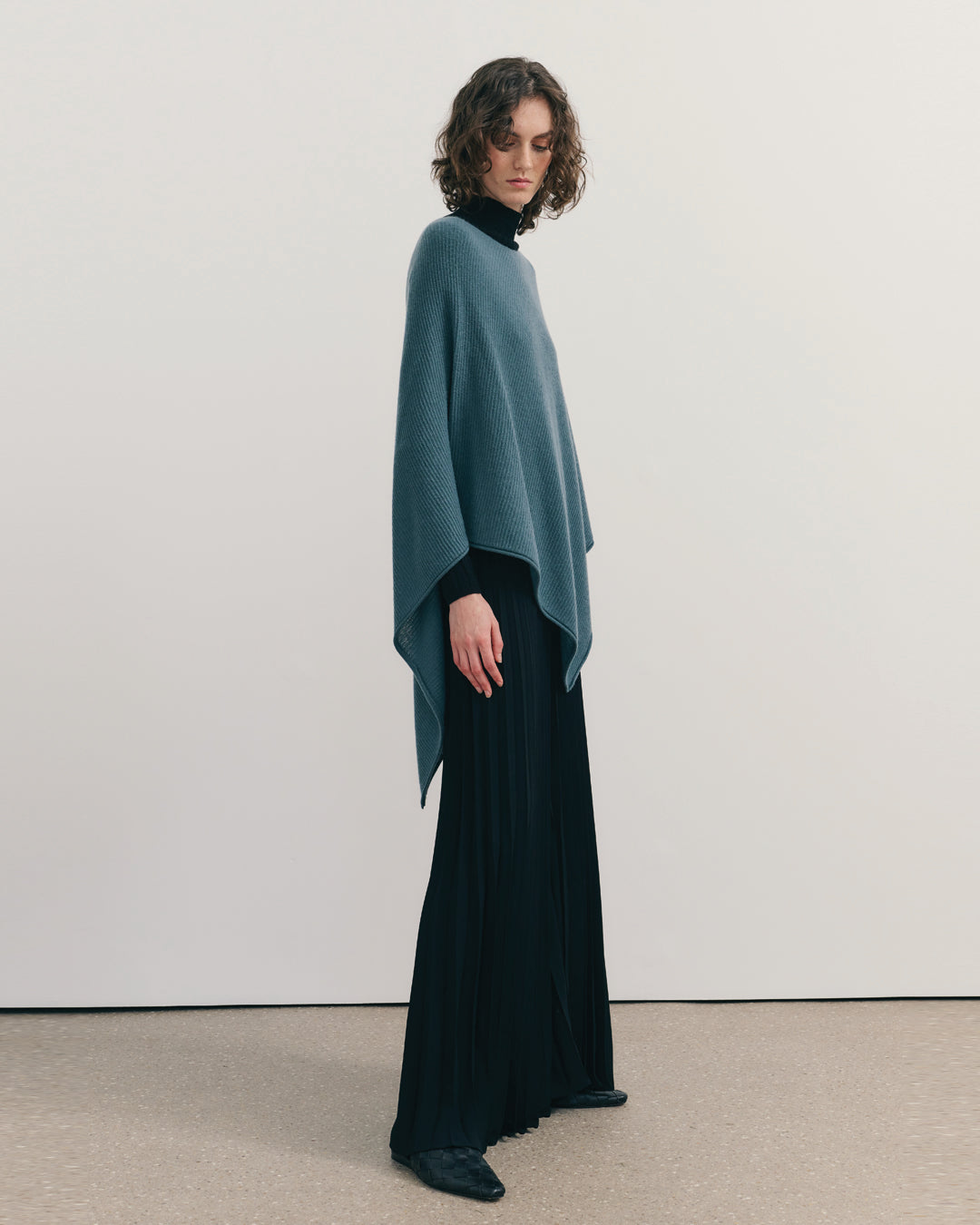 UTOPIA UTILITY PONCHO - BLUE MOUNTAIN
