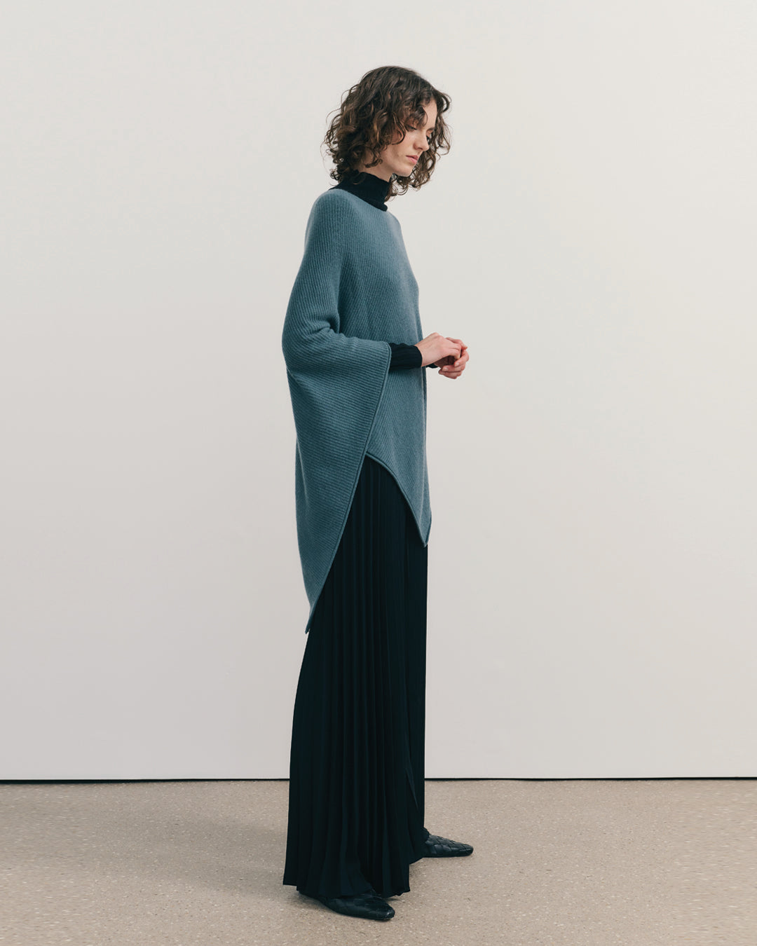UTOPIA UTILITY PONCHO - BLUE MOUNTAIN