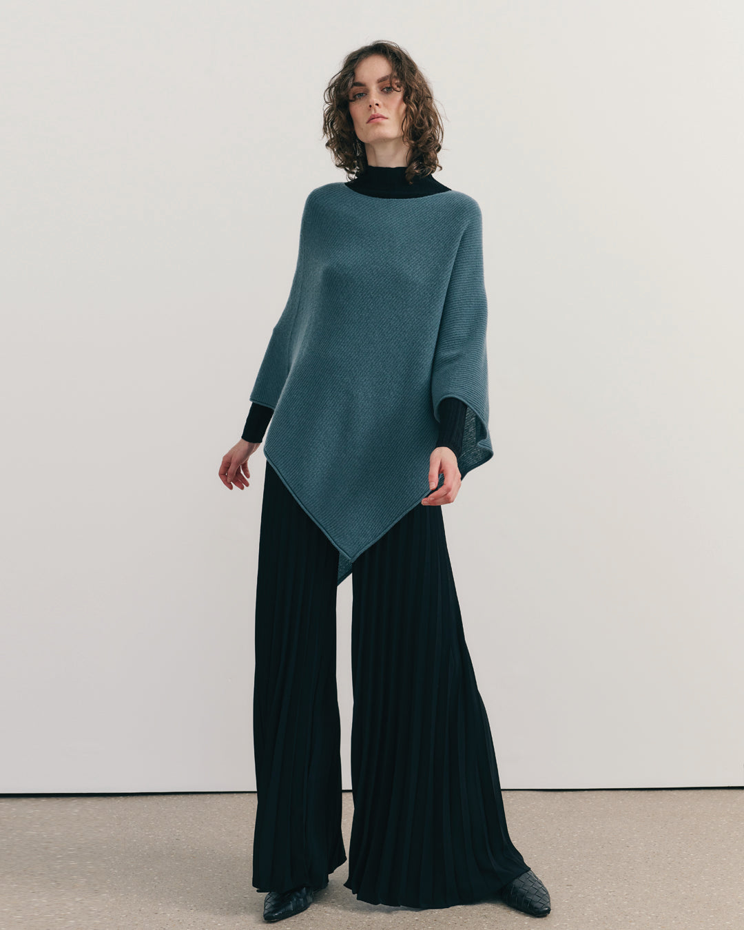 UTOPIA UTILITY PONCHO - BLUE MOUNTAIN
