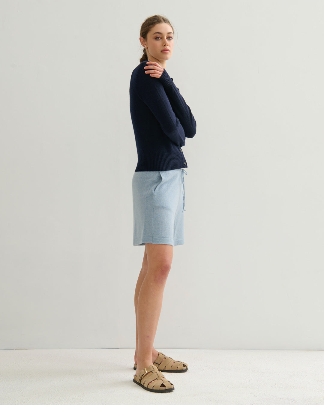 CASHMERE YEAR ROUND CREW NECK CARDIGAN - NAVY