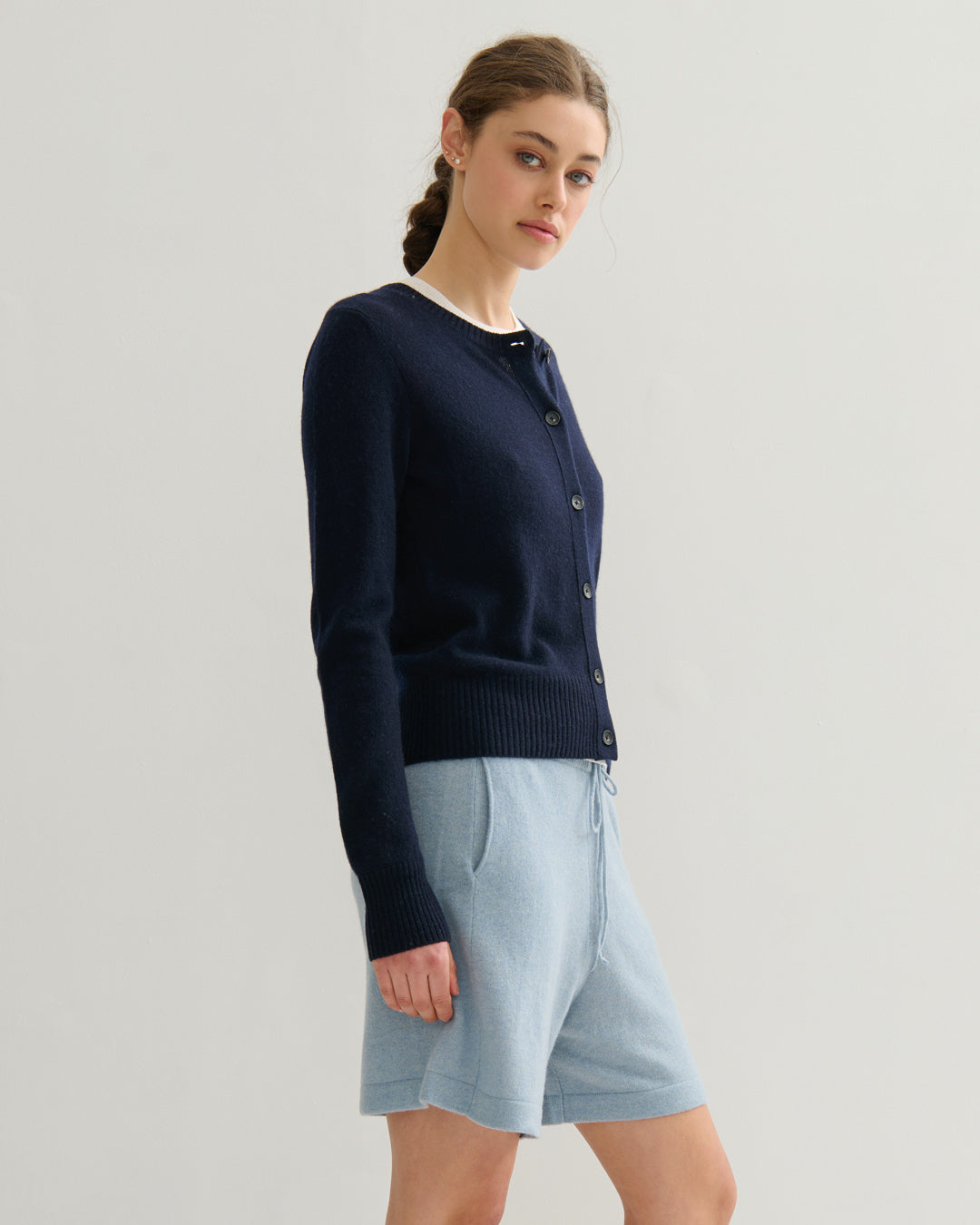 CASHMERE YEAR ROUND CREW NECK CARDIGAN - NAVY