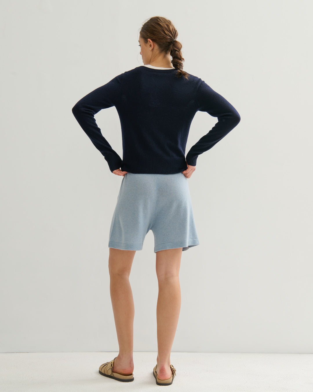 CASHMERE YEAR ROUND CREW NECK CARDIGAN - NAVY