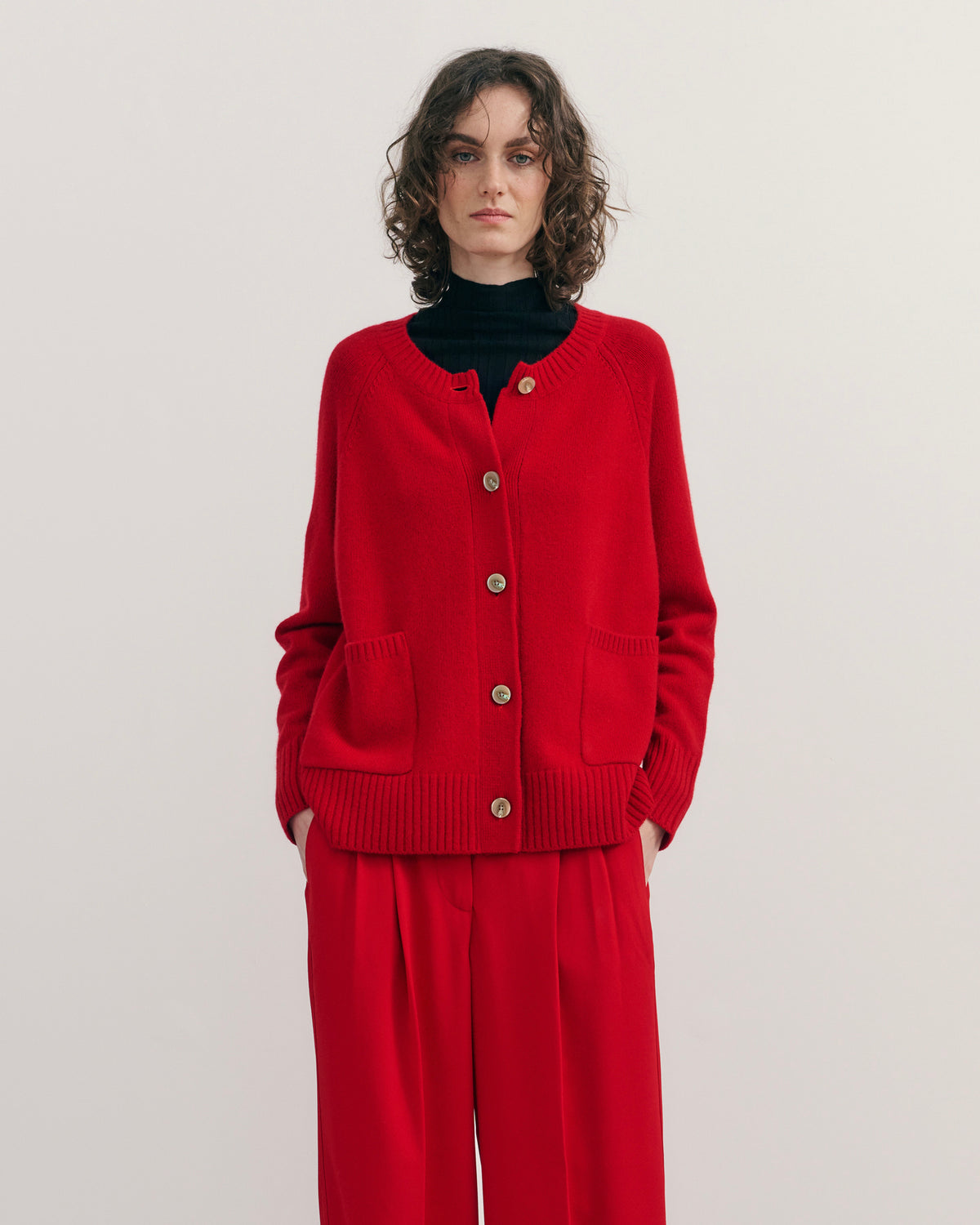CHUNKY CREW NECK CASHMERE CARDIGAN DELUXE – SCARLET RED