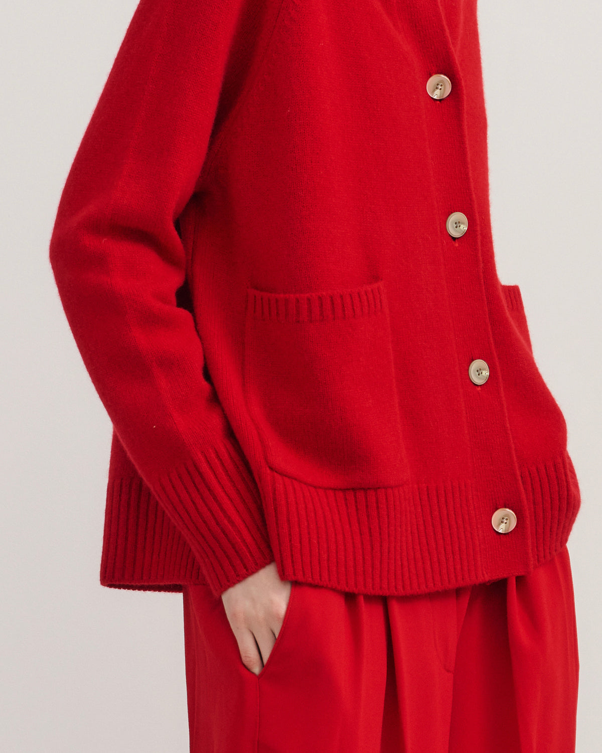 CHUNKY CREW NECK CASHMERE CARDIGAN DELUXE – SCARLET RED