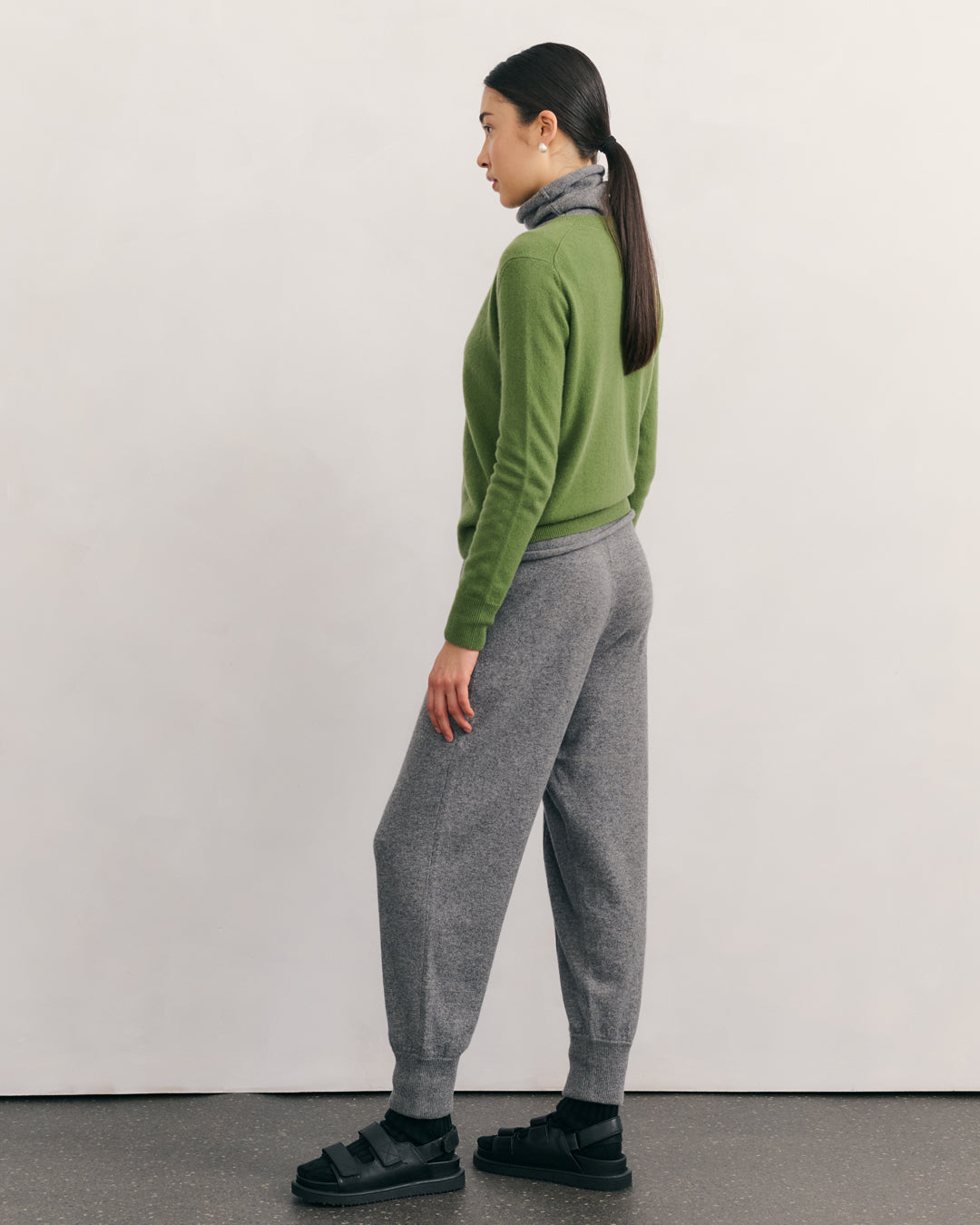 CASHMERE CREW NECK CARDIGAN - KAFFIR GREEN