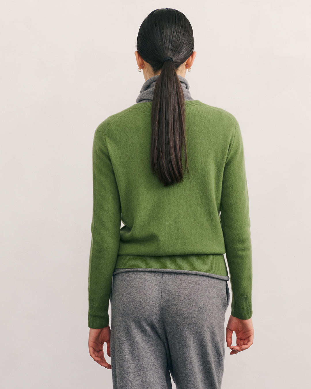 CASHMERE CREW NECK CARDIGAN - KAFFIR GREEN