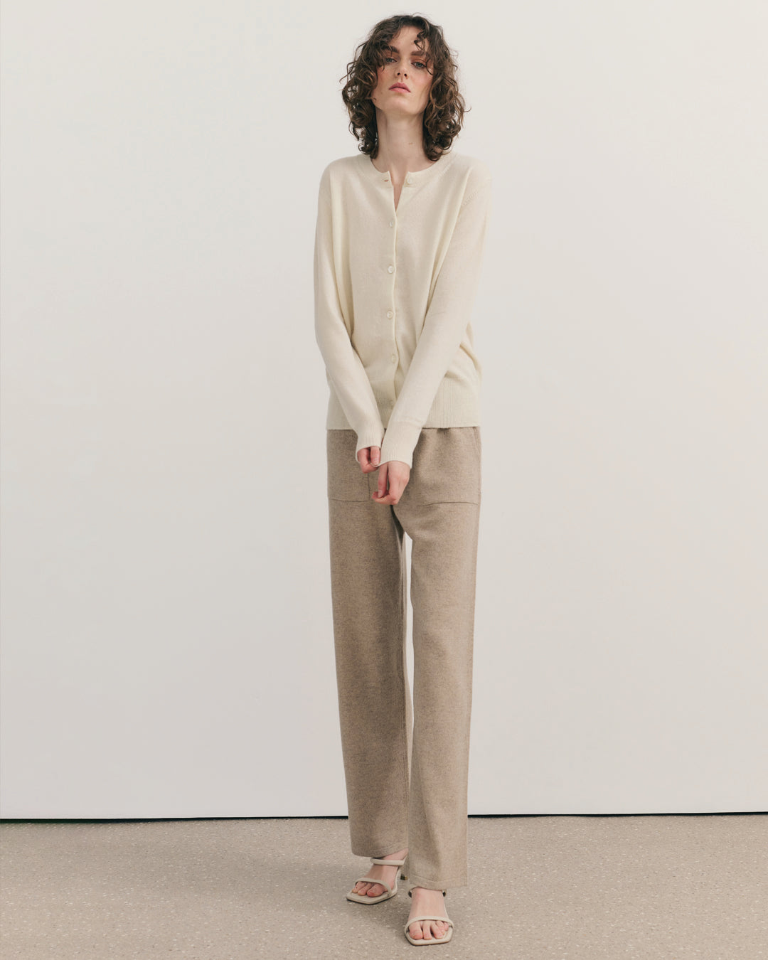CASHMERE CREW NECK CARDIGAN - CREAM RAW