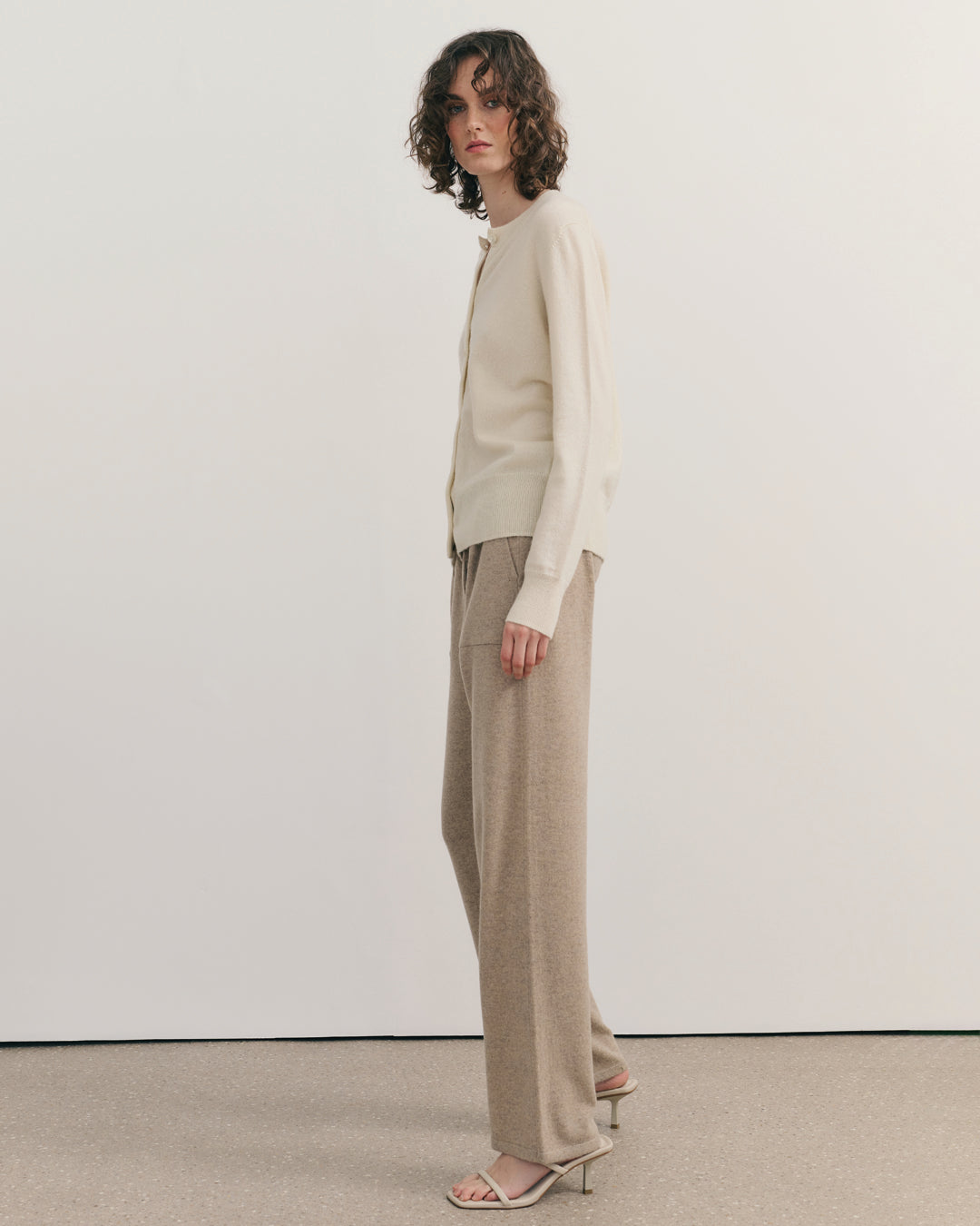 CASHMERE CREW NECK CARDIGAN - CREAM RAW