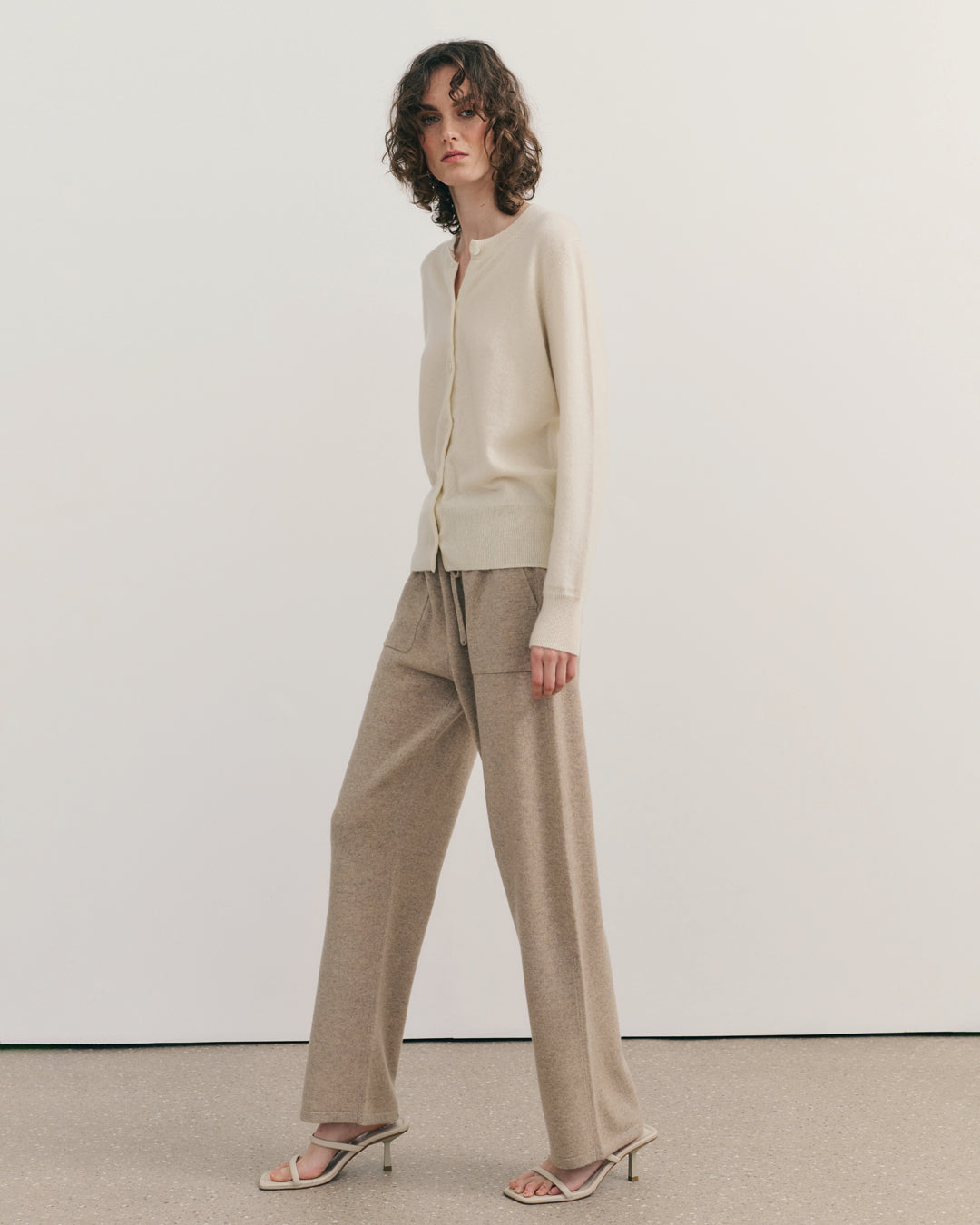 CASHMERE CREW NECK CARDIGAN - CREAM RAW