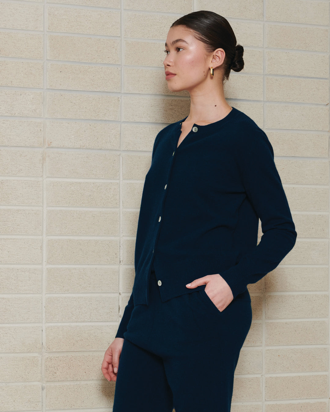 CASHMERE CREW NECK CARDIGAN - NAVY