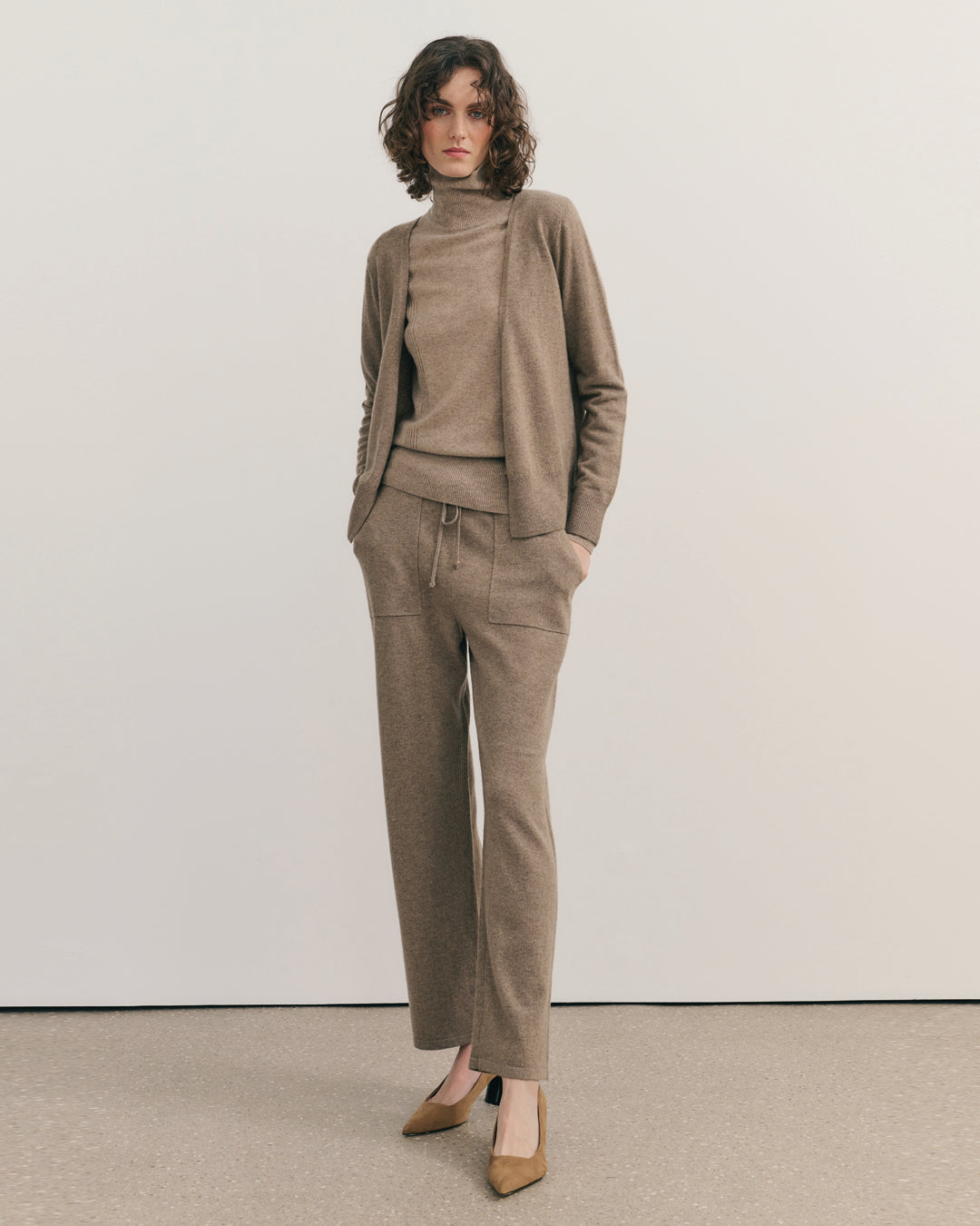 CASHMERE DEEP V CARDIGAN - SHIITAKE