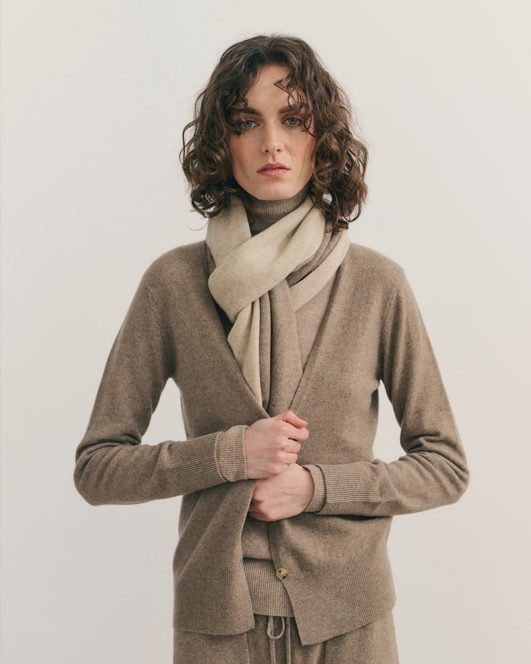 CASHMERE DEEP V CARDIGAN - SHIITAKE