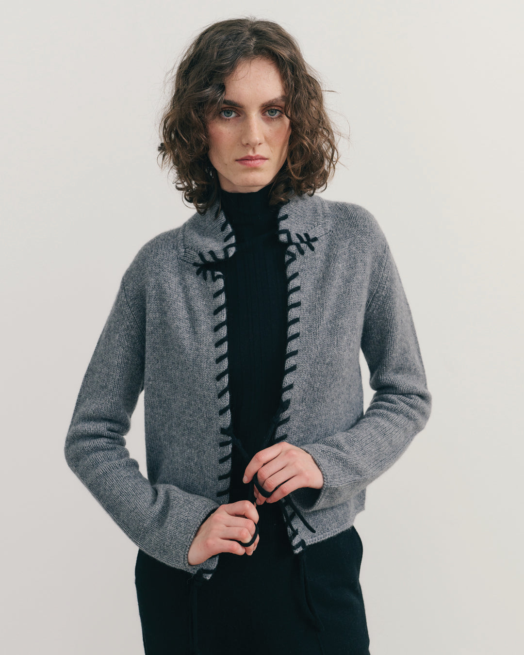CASHMERE CONTRAST STITCH RIDER JACKET - MID GREY