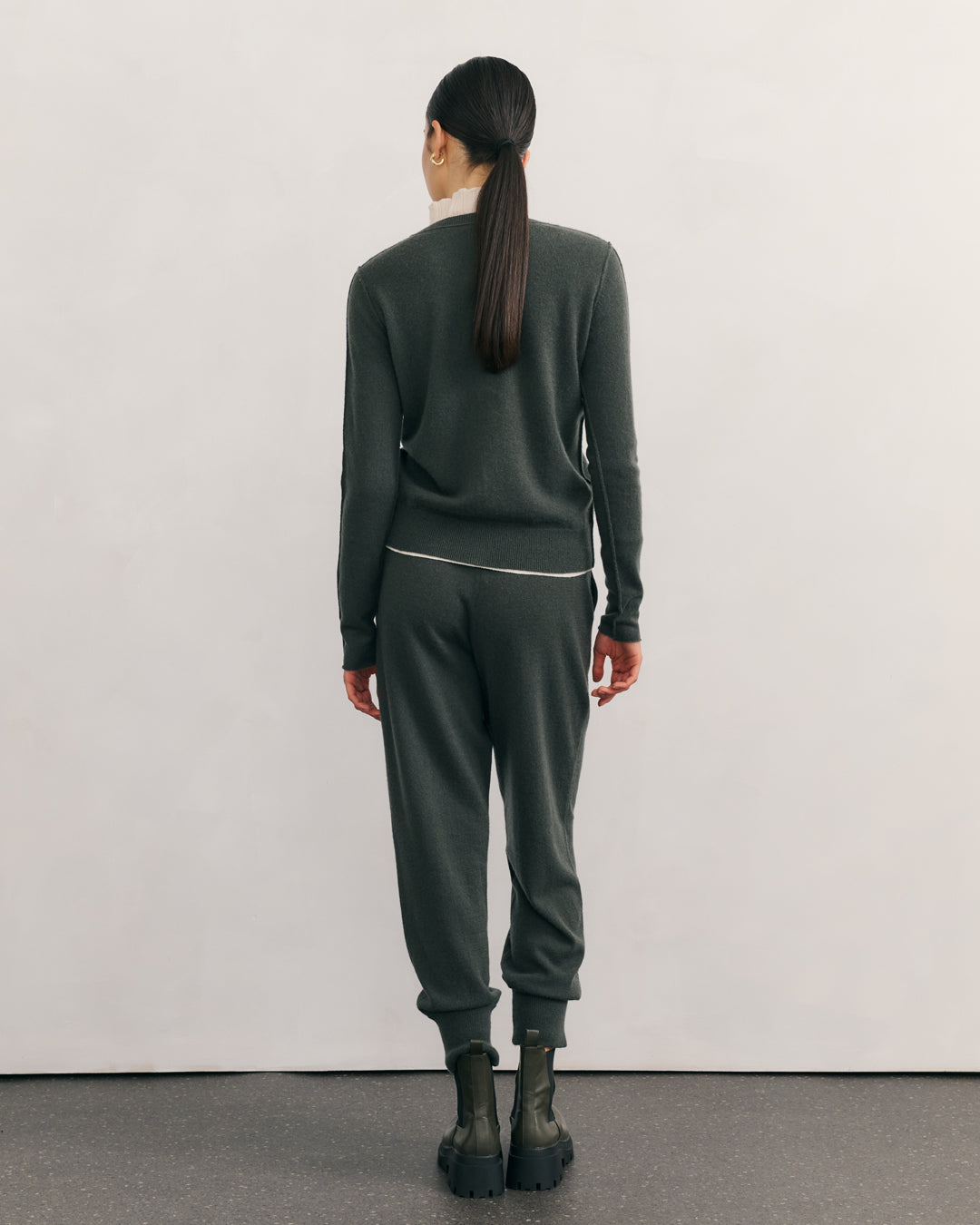 CASHMERE REVERSE STITCH VOYAGER CARDIGAN - TEA LEAF