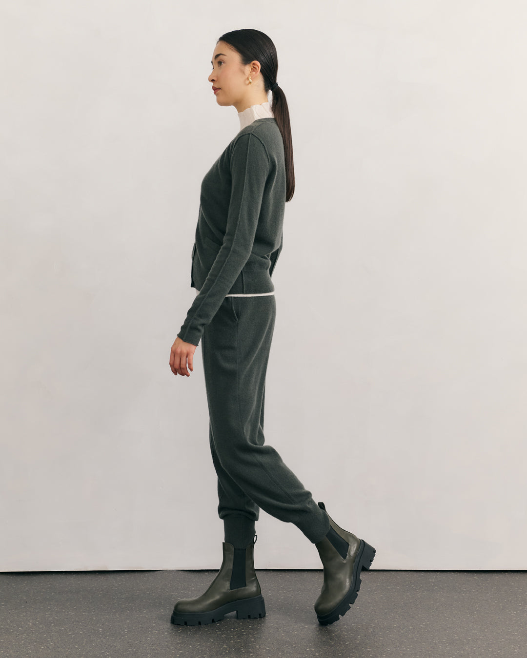 CASHMERE REVERSE STITCH VOYAGER CARDIGAN - TEA LEAF