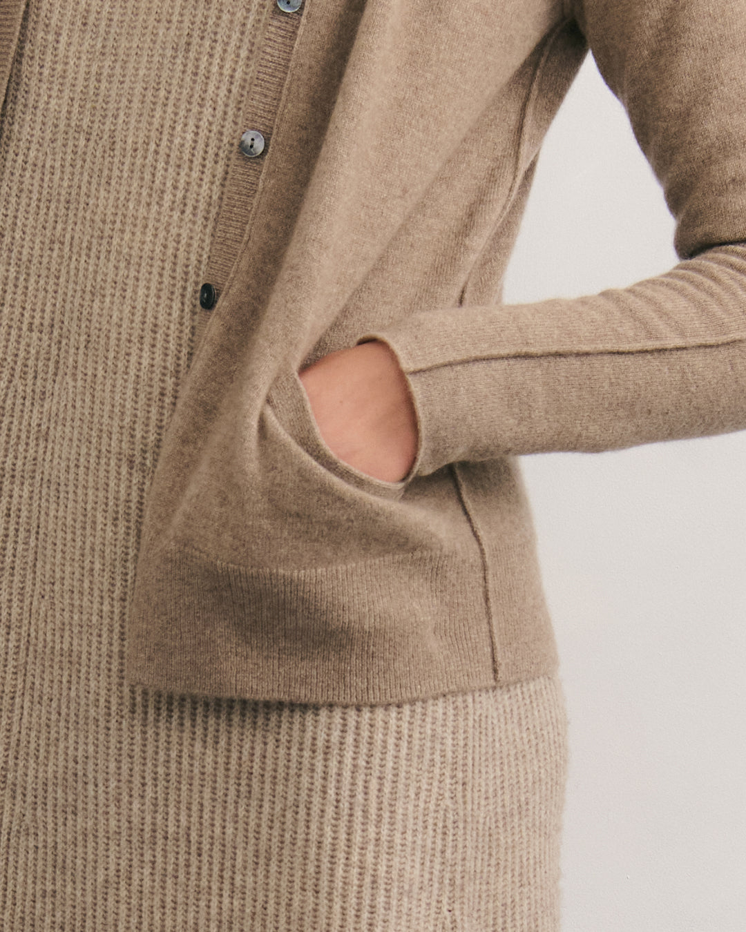 CASHMERE REVERSE STITCH VOYAGER CARDIGAN - SHIITAKE RAW
