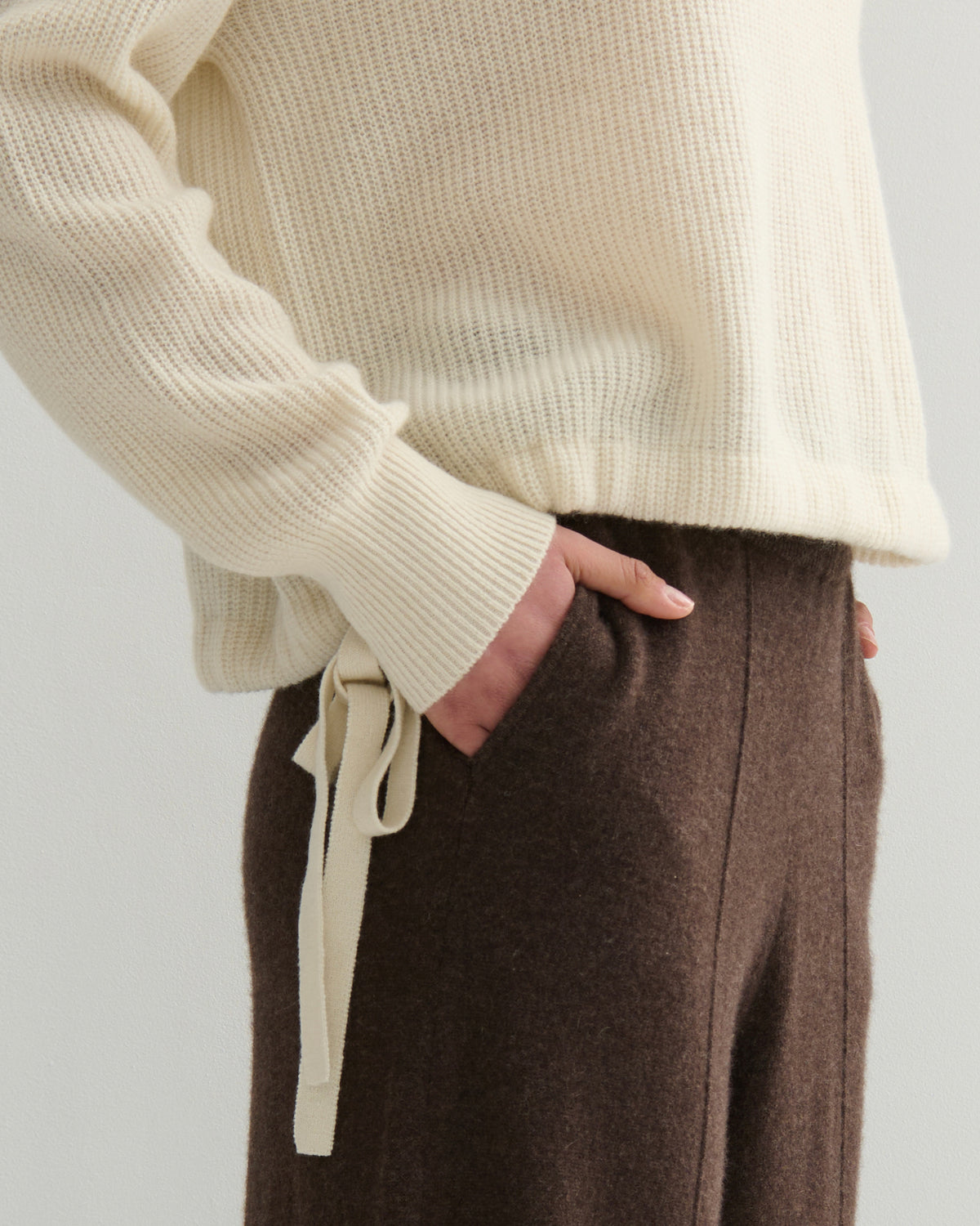 RIBKNIT CROPPED CASHMERE HOODIE - CREAM RAW