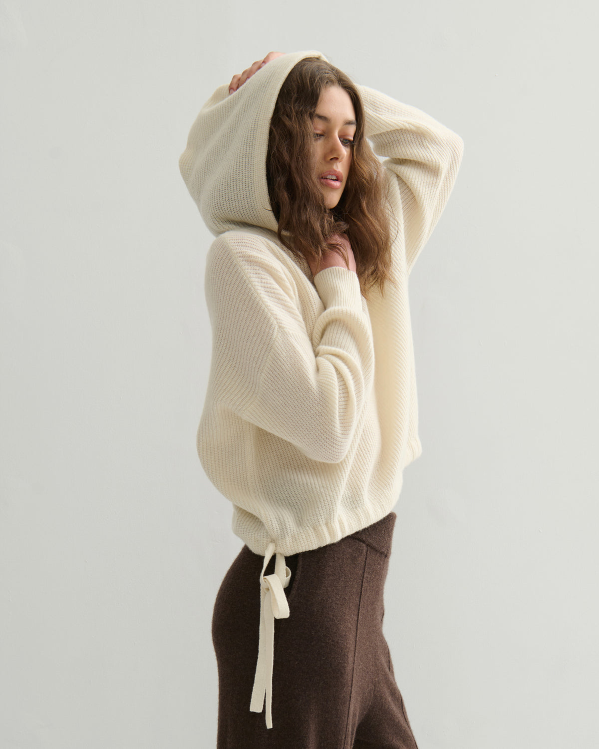 RIBKNIT CROPPED CASHMERE HOODIE - CREAM RAW