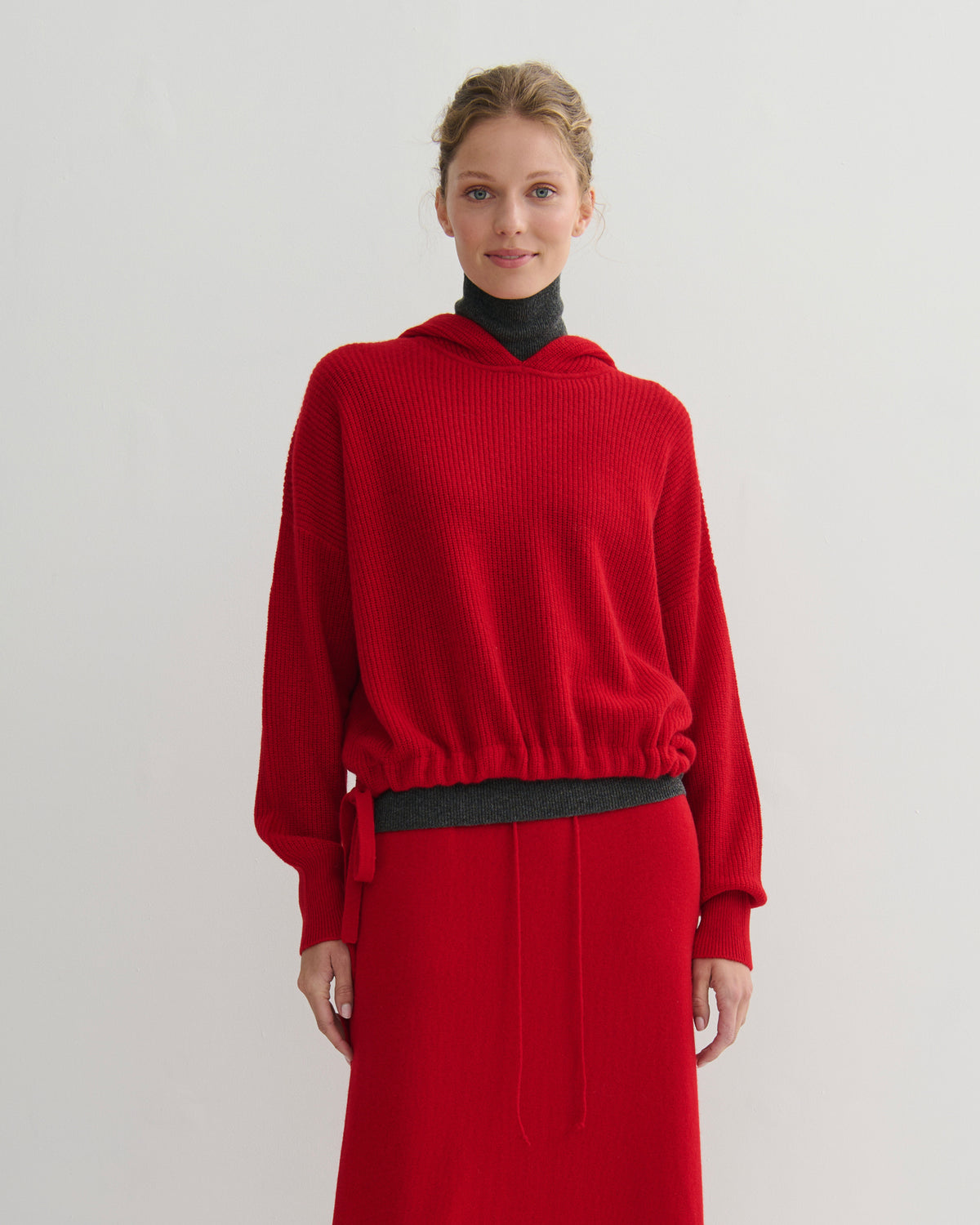 RIBKNIT CROPPED CASHMERE HOODIE - SCARLET RED