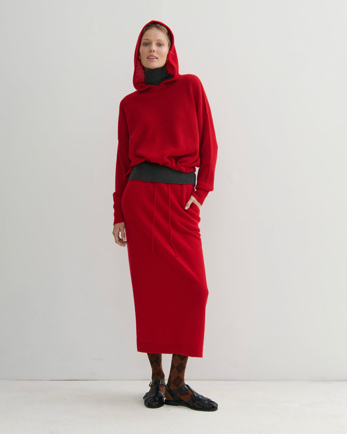 RIBKNIT CROPPED CASHMERE HOODIE - SCARLET RED