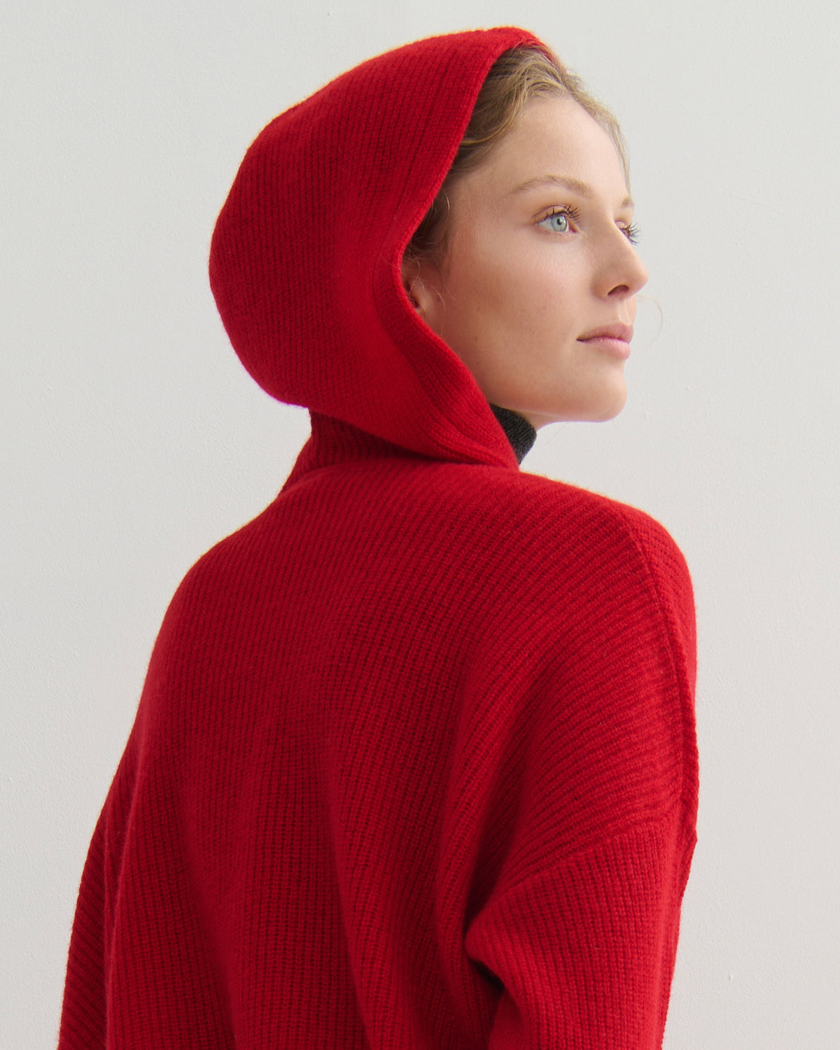 RIBKNIT CROPPED CASHMERE HOODIE - SCARLET RED