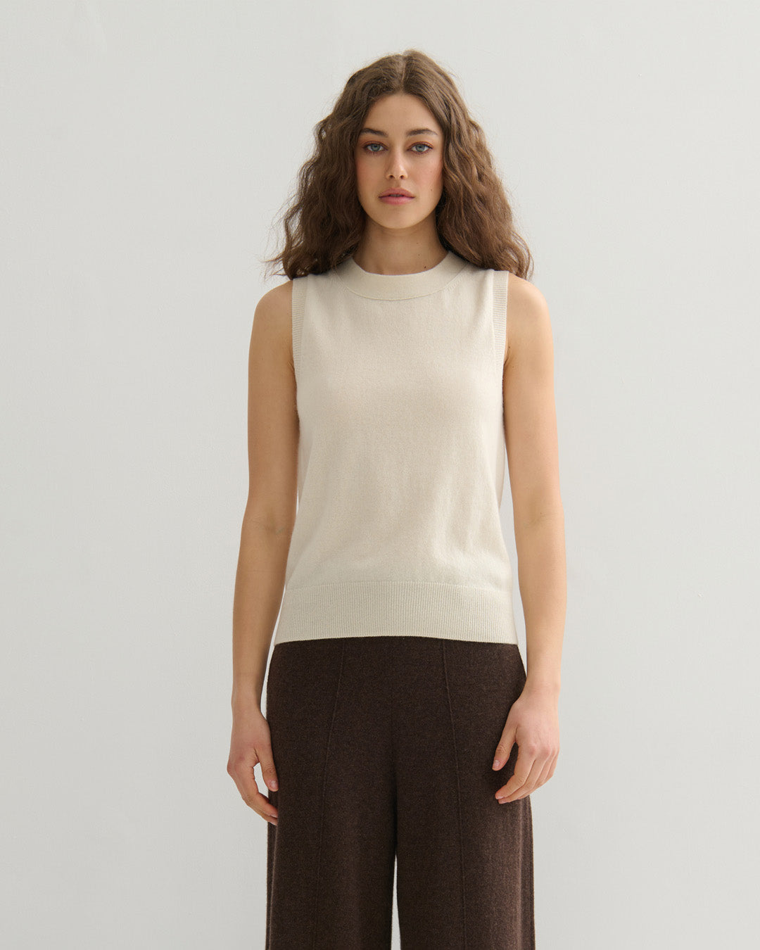 CASHMERE ALL YEAR ROUND CREW NECK TANK - CREAM RAW
