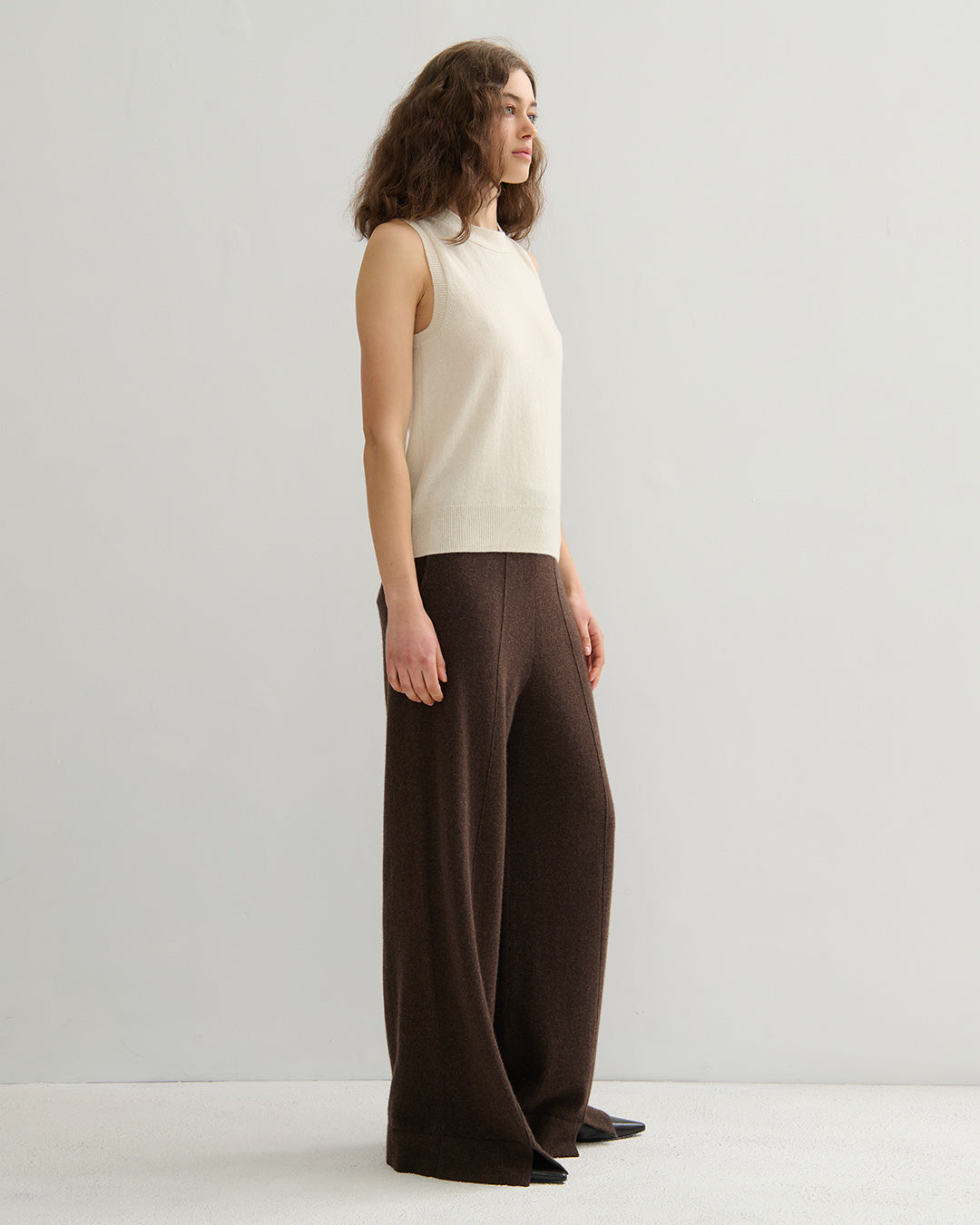 CASHMERE ALL YEAR ROUND CREW NECK TANK - CREAM RAW