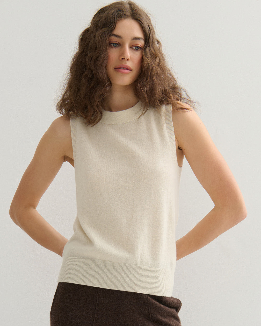 CASHMERE ALL YEAR ROUND CREW NECK TANK - CREAM RAW