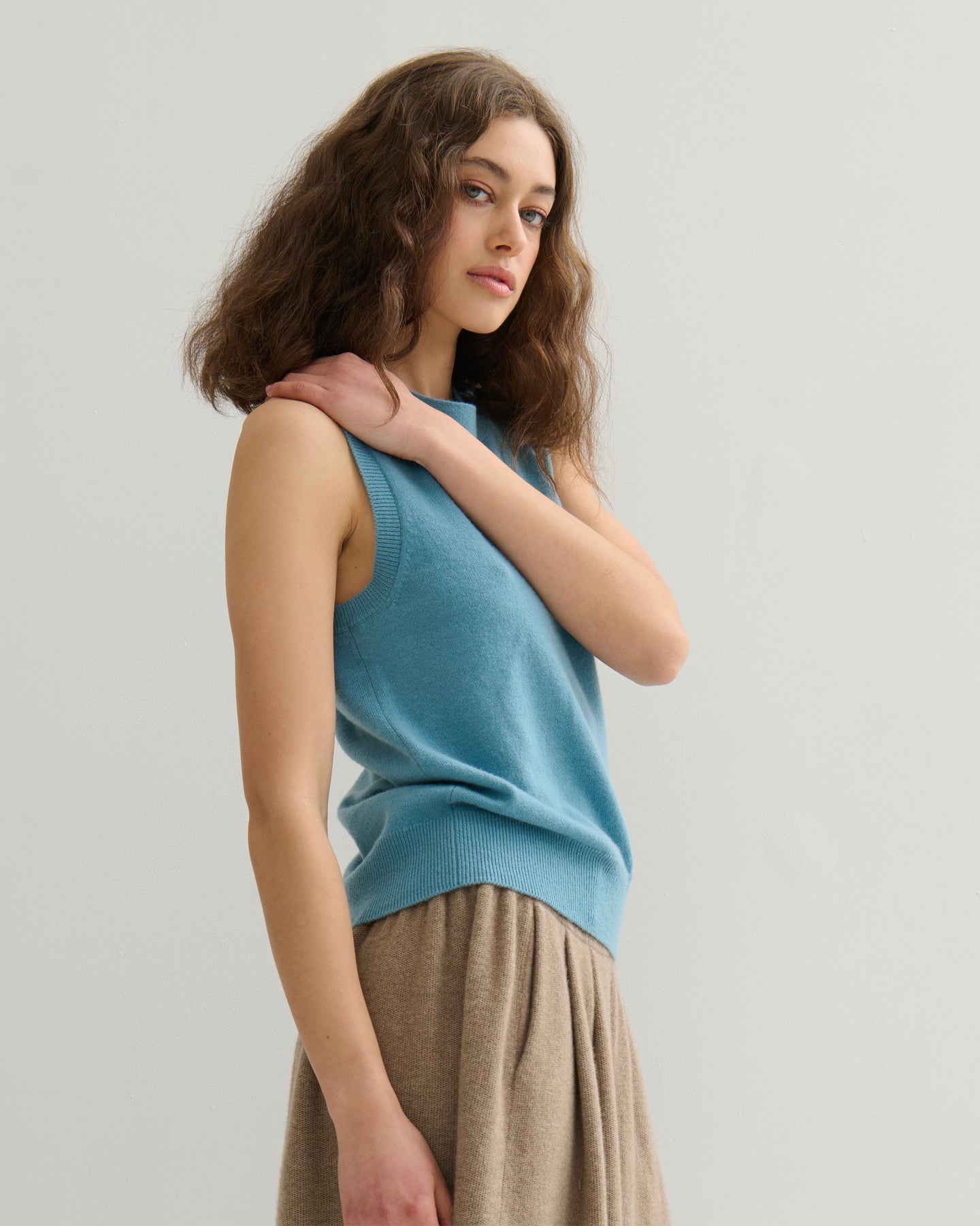 CASHMERE ALL YEAR ROUND CREW NECK TANK - LAKE BLUE