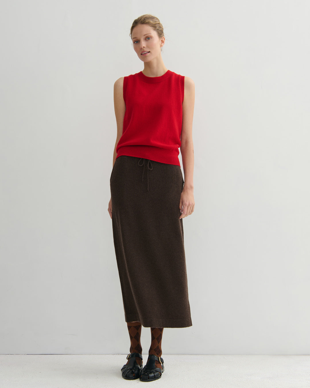 CASHMERE ALL YEAR ROUND CREW NECK TANK - SCARLET RED