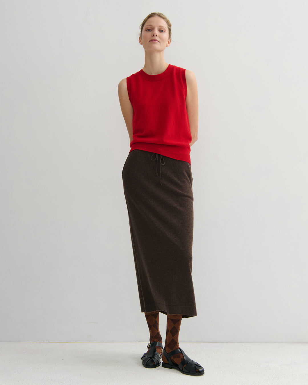 CASHMERE ALL YEAR ROUND CREW NECK TANK - SCARLET RED