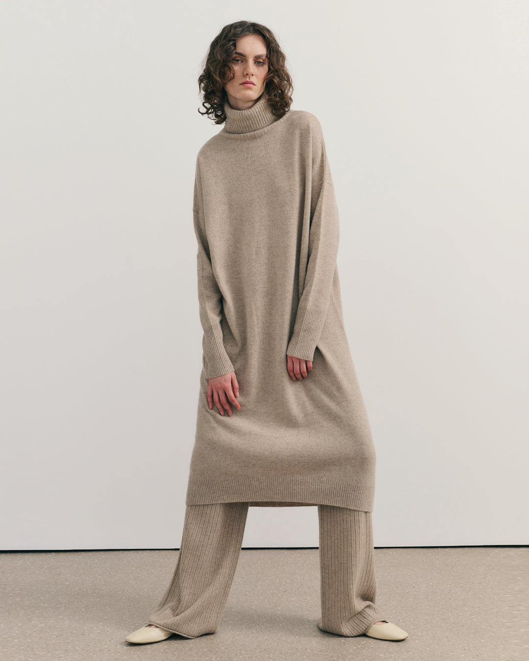 OVERSIZED CASHMERE MAXI DRESS - WHEAT