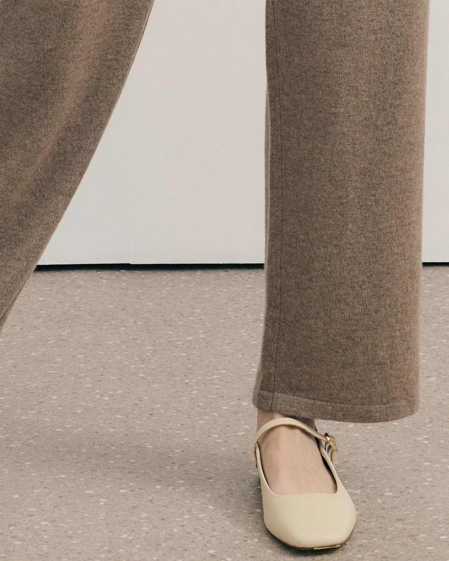 CASHMERE STRAIGHT LEG PANTS - SHIITAKE RAW